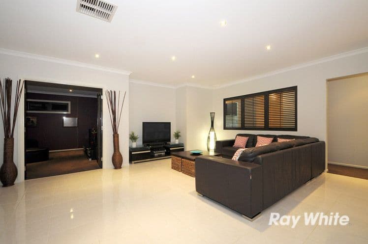 11 Thenford Close, CRANBOURNE EAST VIC 3977, Cranbourne East - Thumbnail 6