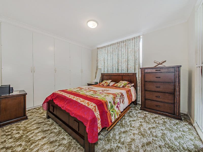 19 Crown Street, HOLLAND PARK WEST QLD 4121, Holland Park West - Thumbnail 5