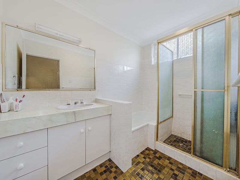 19 Crown Street, HOLLAND PARK WEST QLD 4121, Holland Park West - Thumbnail 7