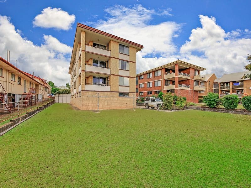 19 Crown Street, HOLLAND PARK WEST QLD 4121, Holland Park West - Thumbnail 8