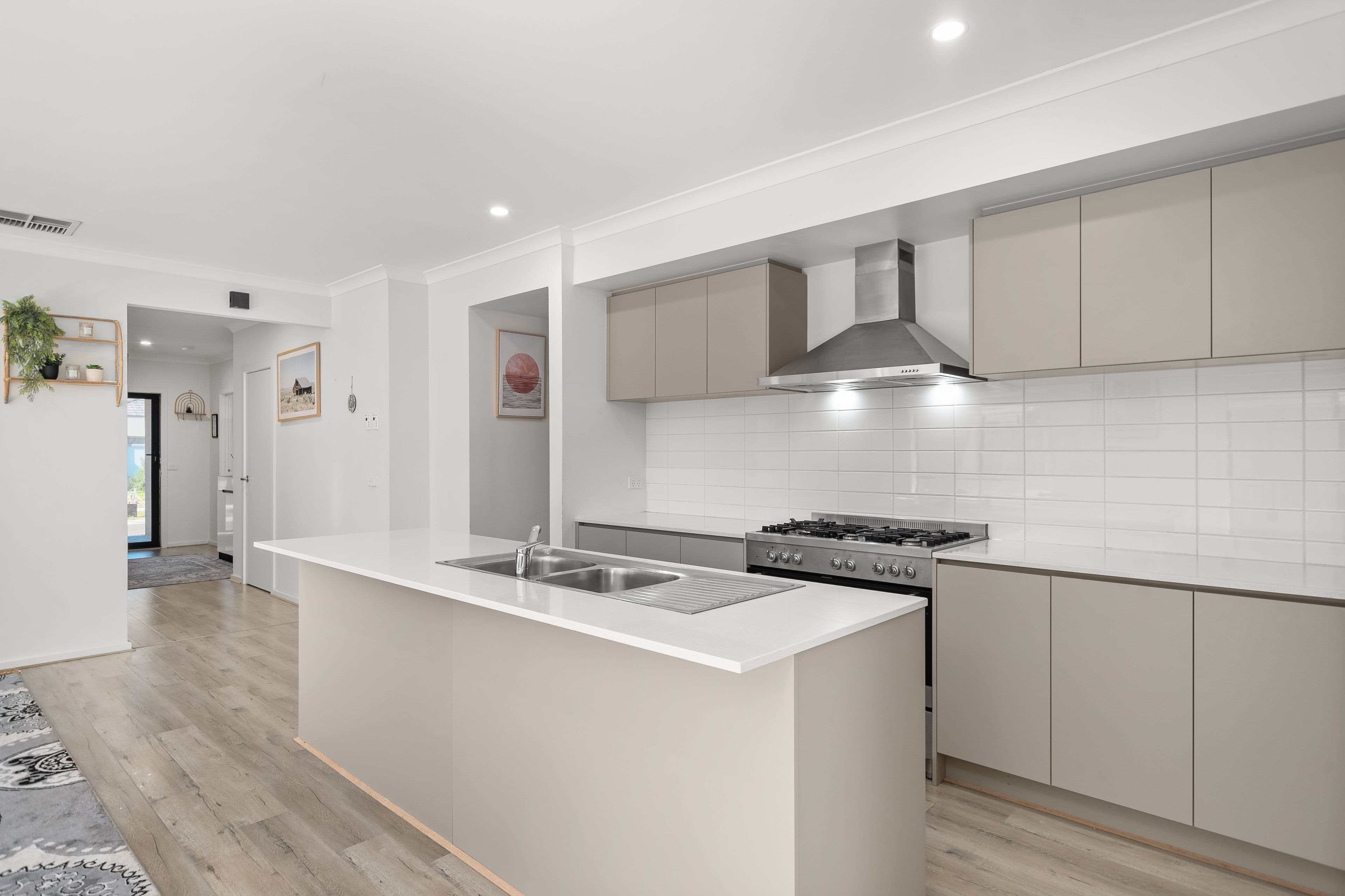 3 Louisville Drive, THORNHILL PARK VIC 3335, Thornhill Park - Thumbnail 2