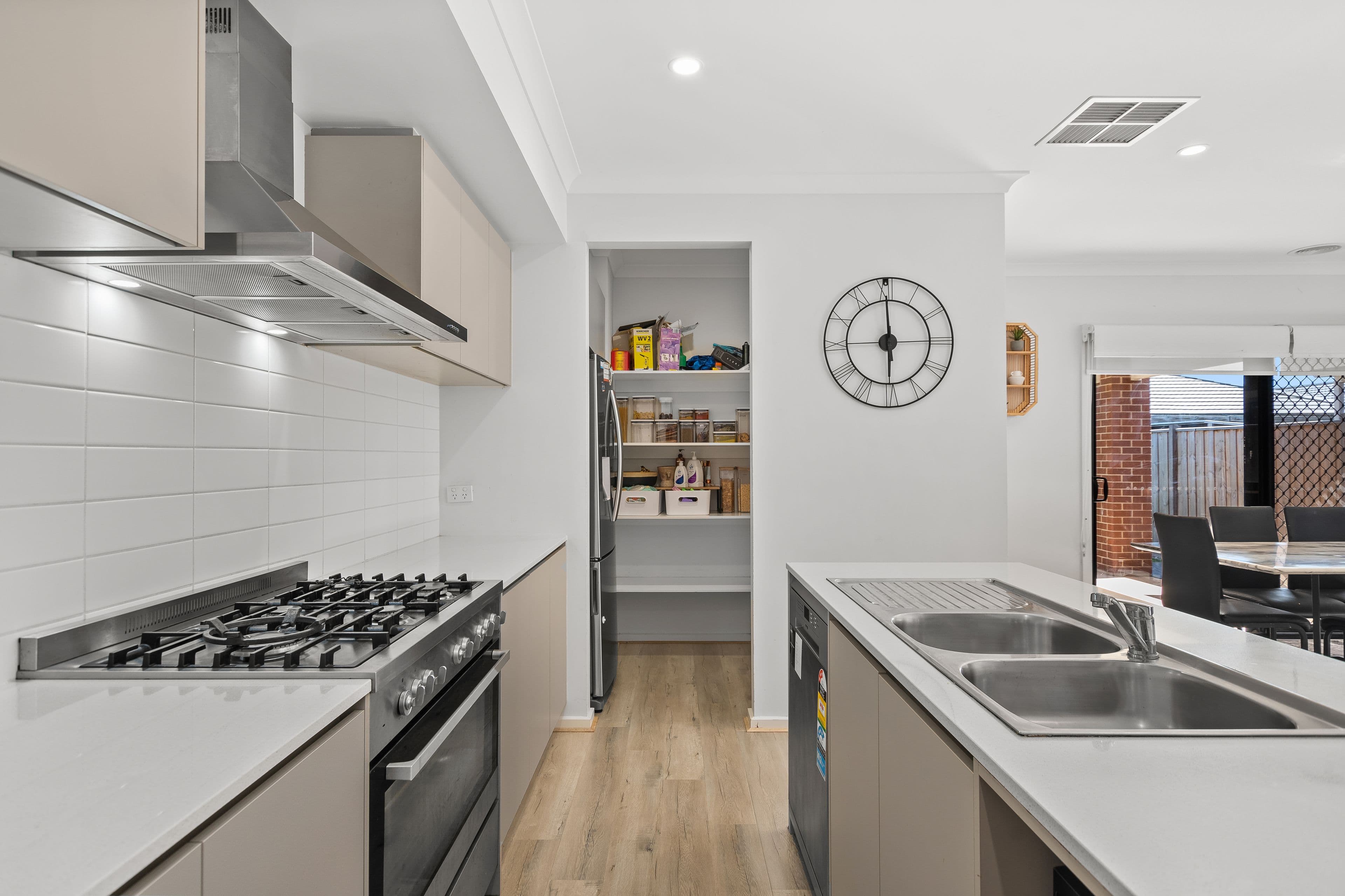 3 Louisville Drive, THORNHILL PARK VIC 3335, Thornhill Park - Thumbnail 4