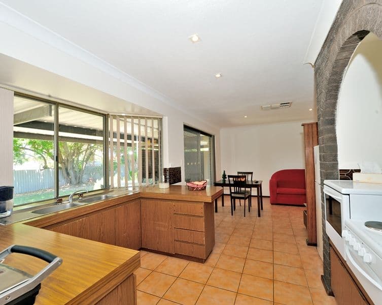 6 Raeside Crescent, COOLOONGUP WA 6168, Cooloongup - Thumbnail 3