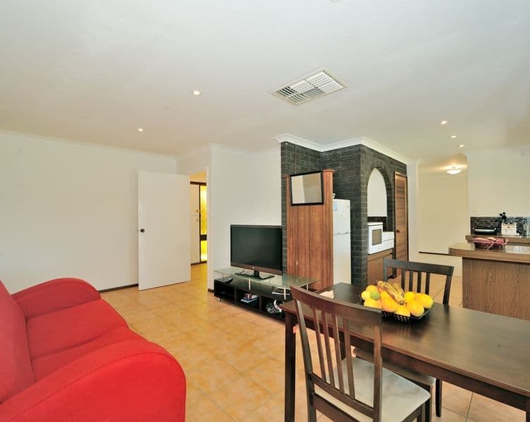 6 Raeside Crescent, COOLOONGUP WA 6168, Cooloongup - Thumbnail 8