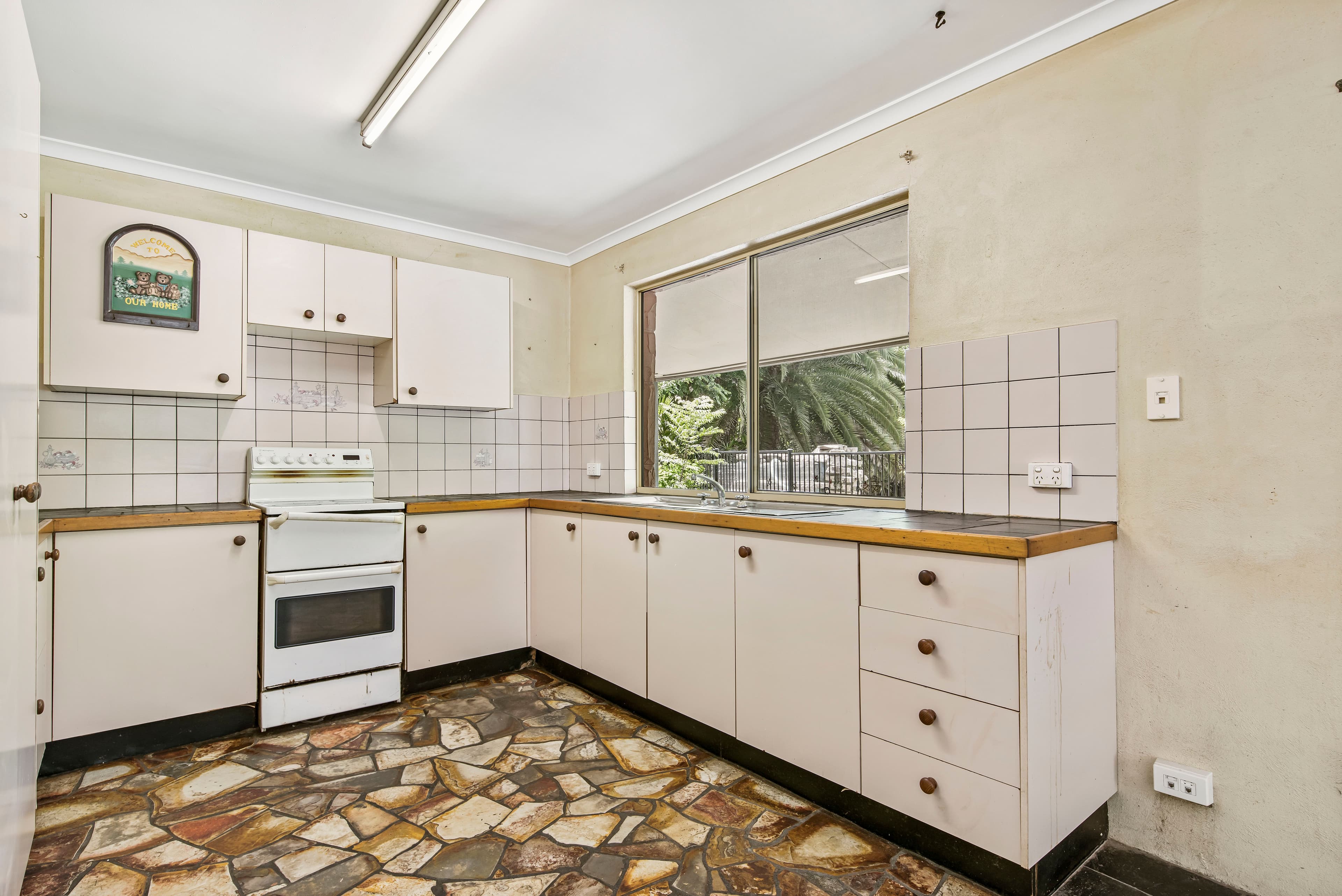 164 Bowen Road, Glass House Mountains QLD 4518, Glass House Mountains - Thumbnail 3