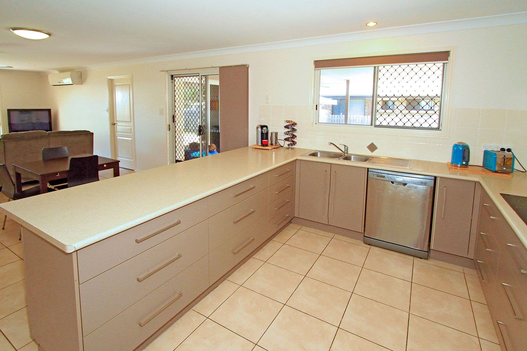 45 Robinson Street, TARANGANBA QLD 4703, Taranganba - Thumbnail 3