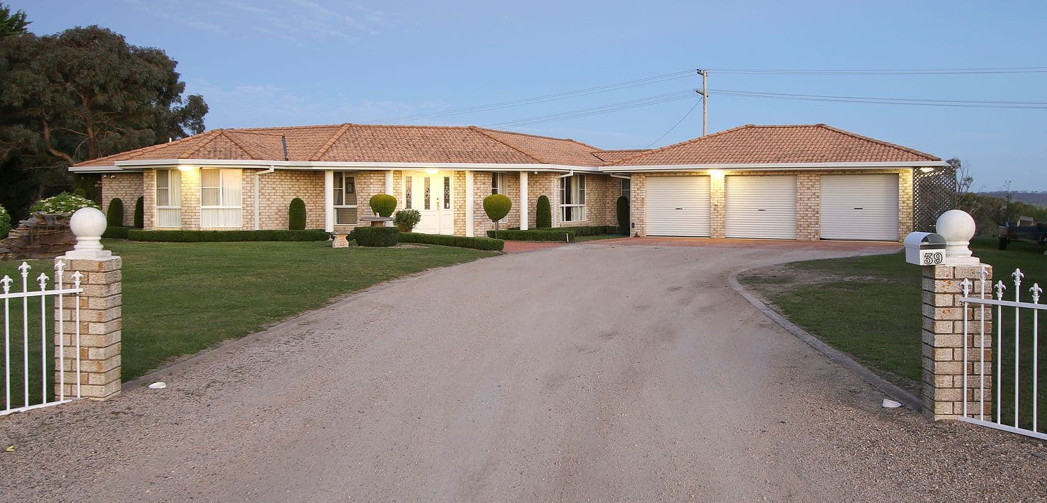 39 Robinson Avenue, Glen Innes - Image 1