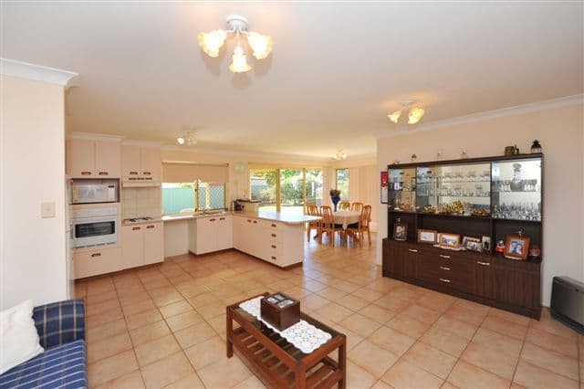 1 Gundry Court, KEARNEYS SPRING QLD 4350, Kearneys Spring - Thumbnail 2