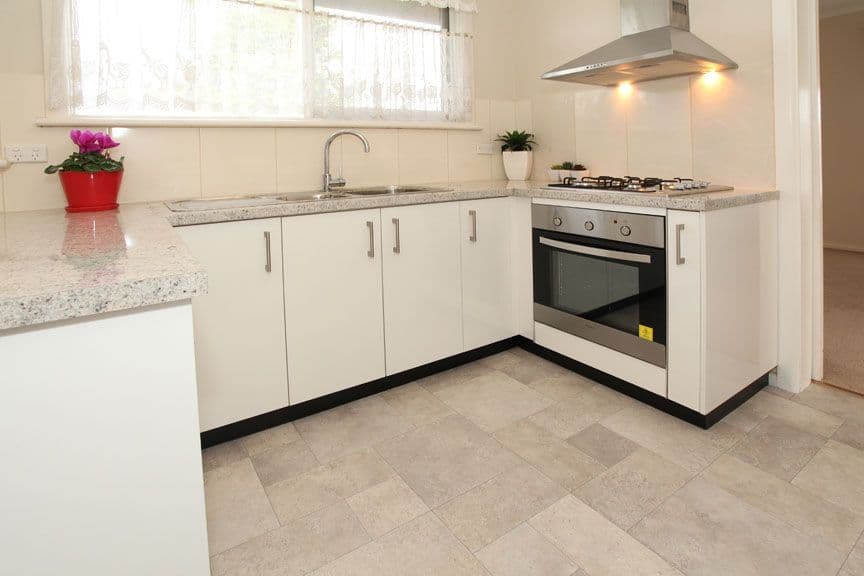 16 Hampstead Crescent, GLEN WAVERLEY VIC 3150, Glen Waverley - Thumbnail 2