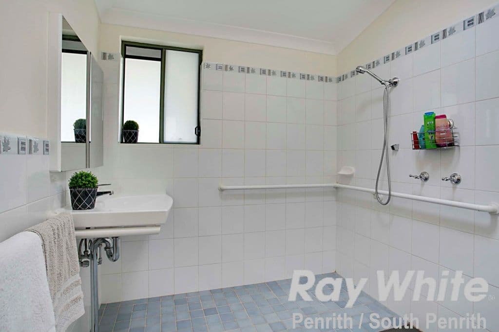 18 Loxwood Avenue, Cambridge Park - Thumbnail 6