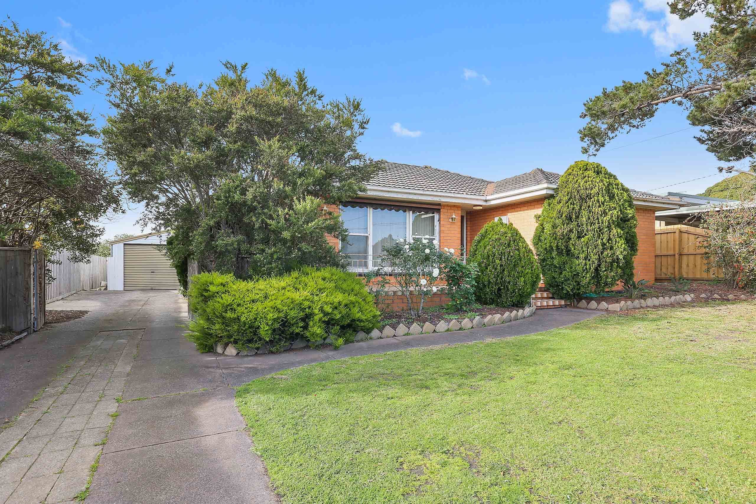 113 Bellevue Avenue, Highton VIC 3216, Highton - Thumbnail 2