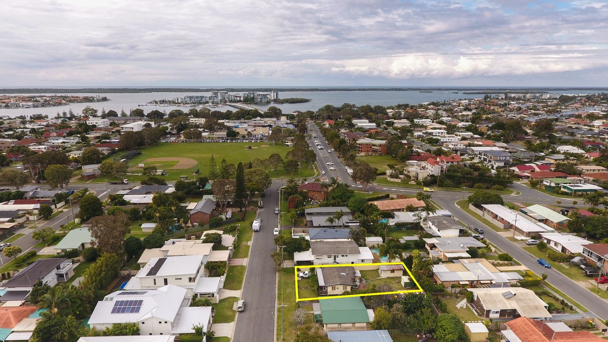 10 Plover Avenue, Paradise Point QLD 4216, Paradise Point - Thumbnail 3