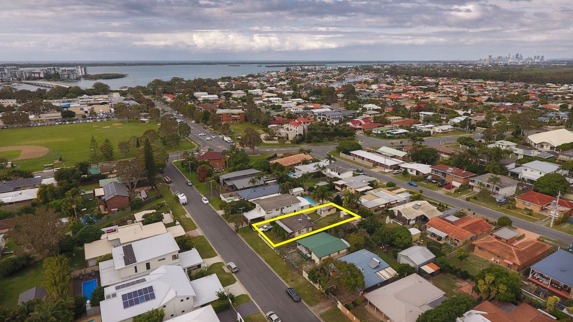 10 Plover Avenue, Paradise Point QLD 4216, Paradise Point - Thumbnail 4