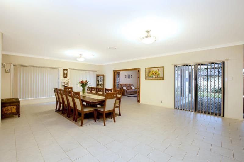 42 Watling Avenue, WEST HOXTON NSW 2171, West Hoxton - Thumbnail 4