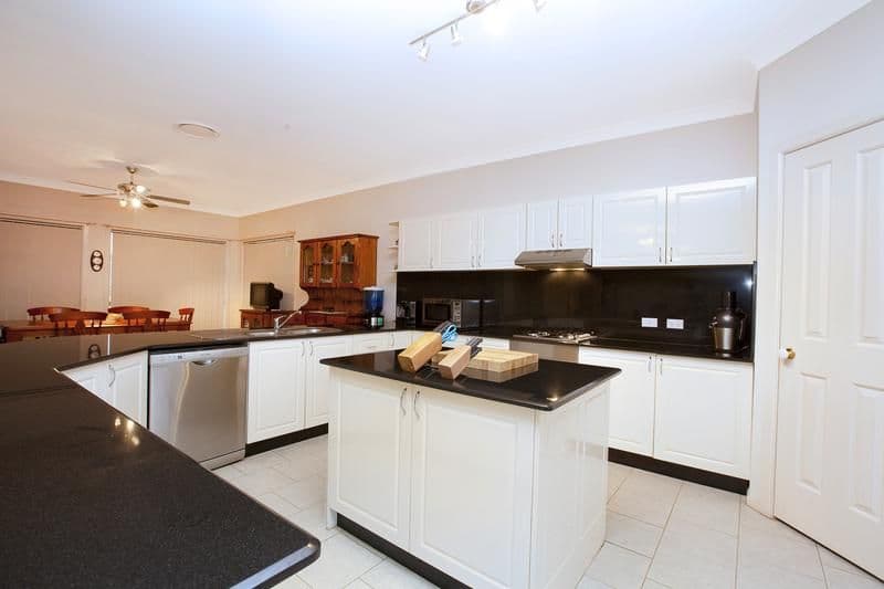 42 Watling Avenue, WEST HOXTON NSW 2171, West Hoxton - Thumbnail 5