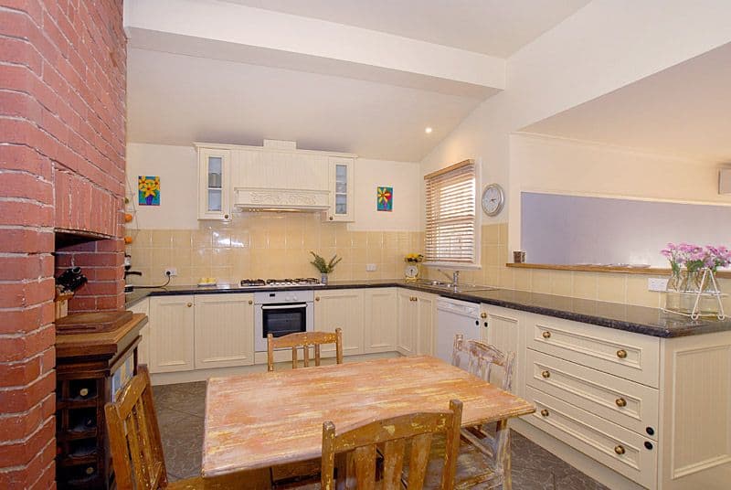 24 Haines Street, MITCHAM VIC 3132, Mitcham - Thumbnail 2