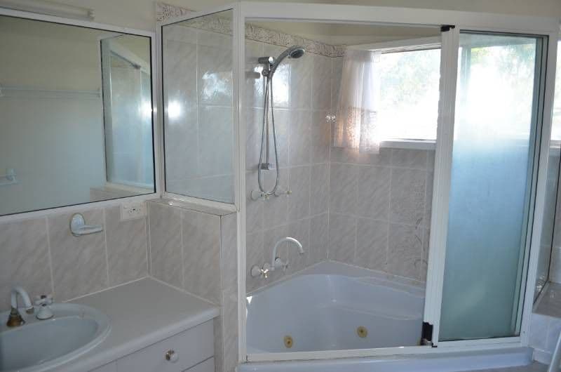 4 Ferguson Crescent, WEST GLADSTONE QLD 4680, West Gladstone - Thumbnail 5