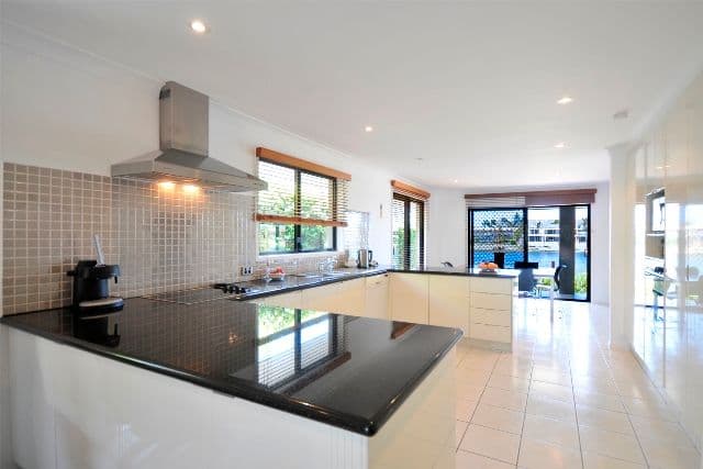 40 Sailaway Street, MERMAID WATERS QLD 4218, Mermaid Waters - Thumbnail 7