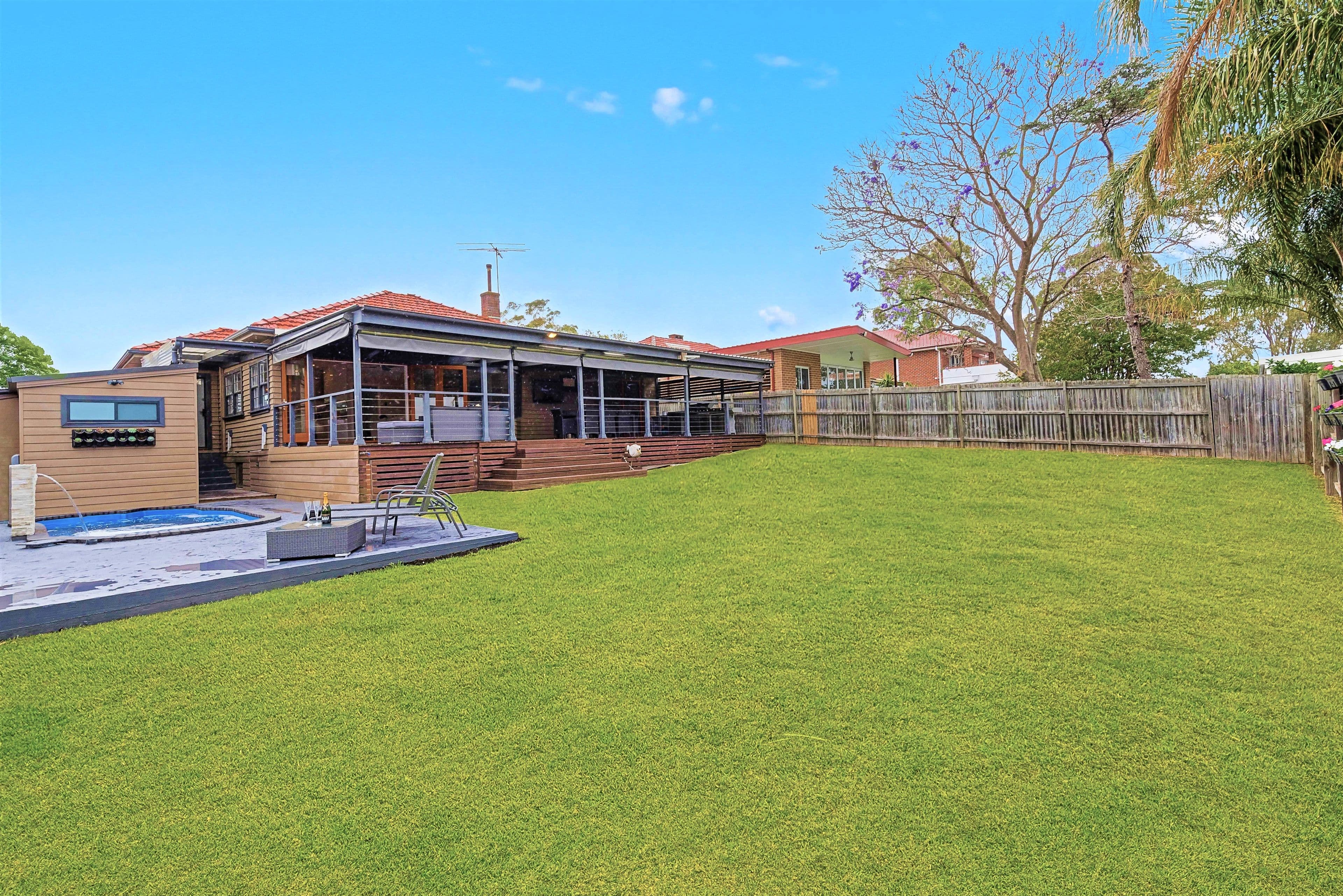 300 Morrison Road, Putney - Image 1