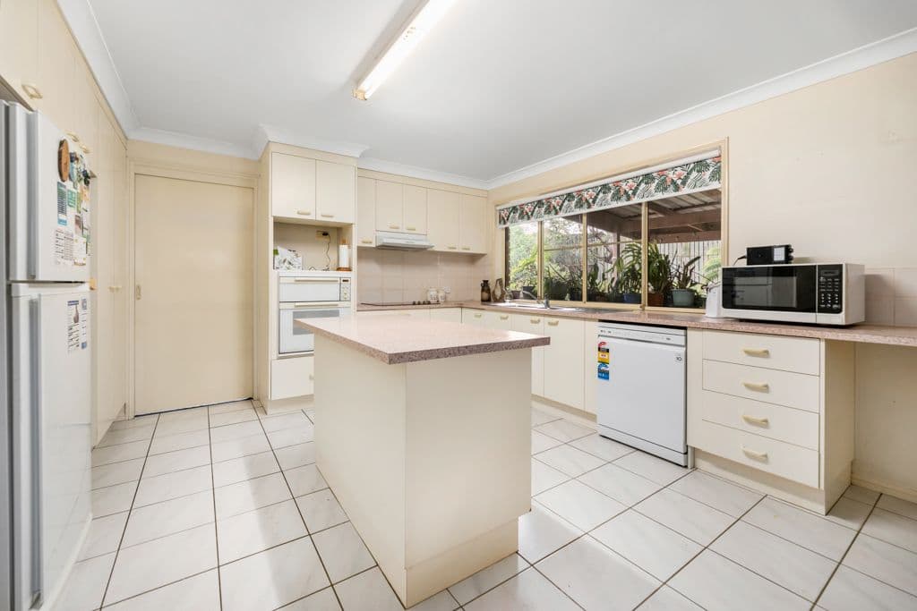 9 Augusta Court, Albany Creek QLD 4035, Albany Creek - Thumbnail 3