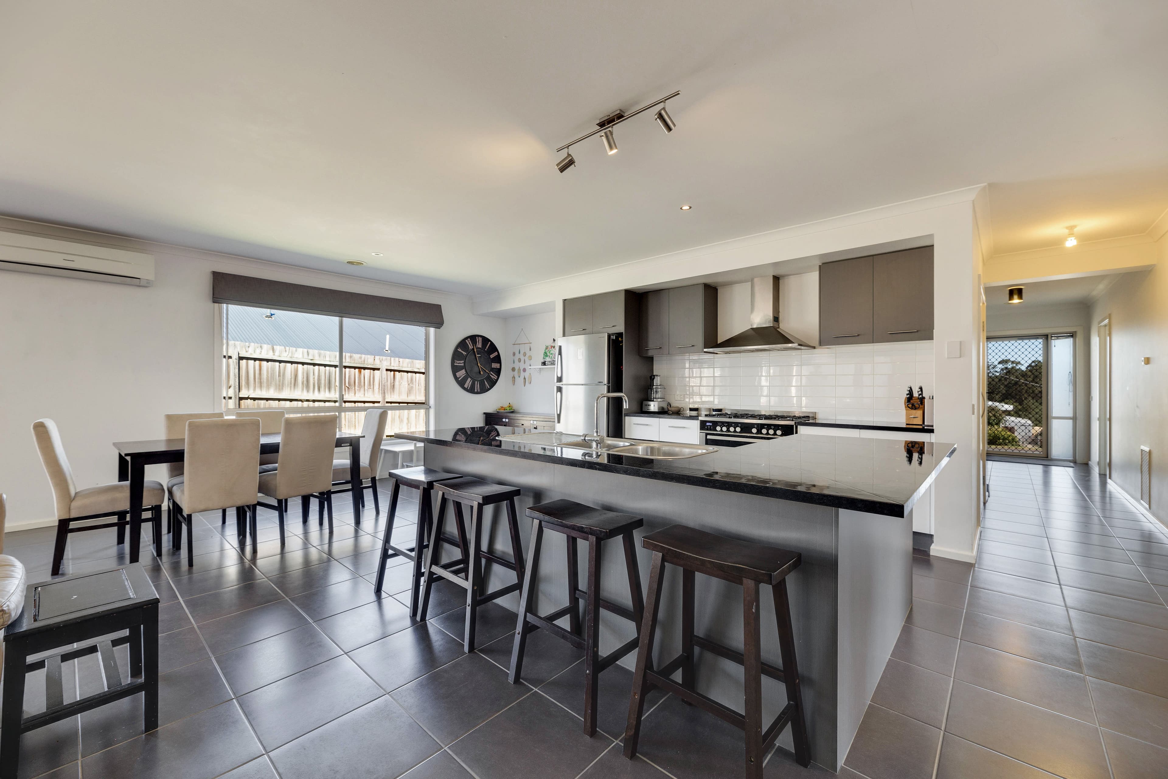 105 McNeilly Road, Drouin VIC 3818, Drouin - Thumbnail 2