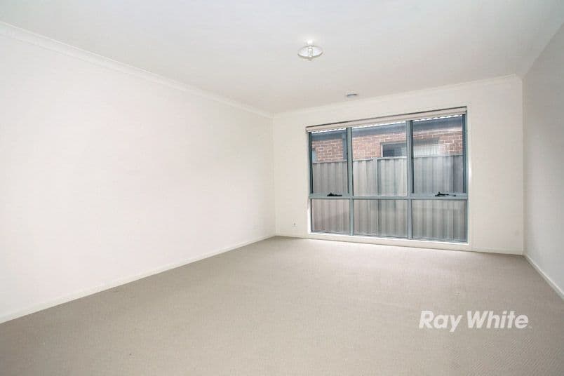 8 Tattle Grove, CRANBOURNE EAST VIC 3977, Cranbourne East - Thumbnail 2