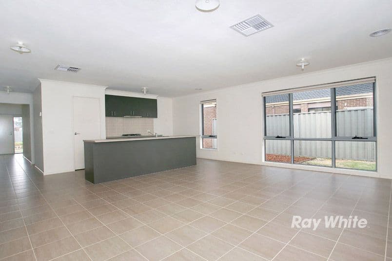 8 Tattle Grove, CRANBOURNE EAST VIC 3977, Cranbourne East - Thumbnail 4