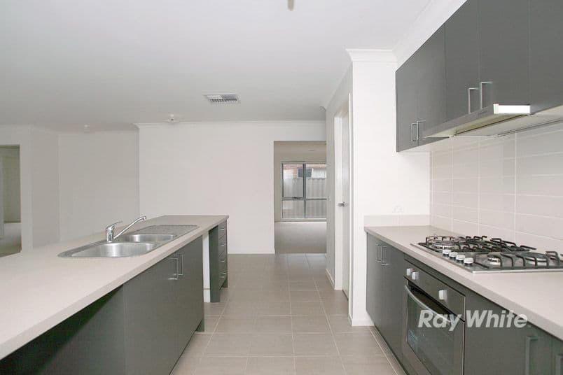 8 Tattle Grove, CRANBOURNE EAST VIC 3977, Cranbourne East - Thumbnail 5
