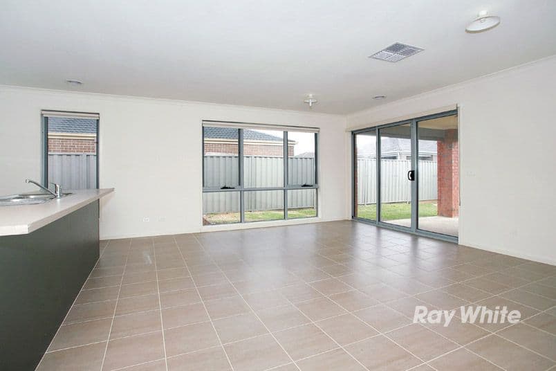 8 Tattle Grove, CRANBOURNE EAST VIC 3977, Cranbourne East - Thumbnail 6