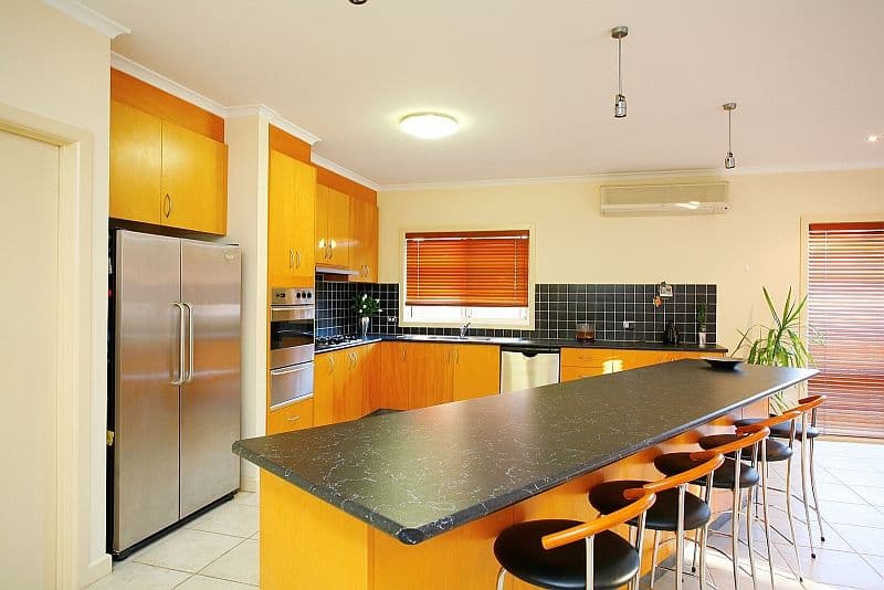 29  Eucalypt Drive, MILL PARK VIC 3082, Mill Park - Thumbnail 4