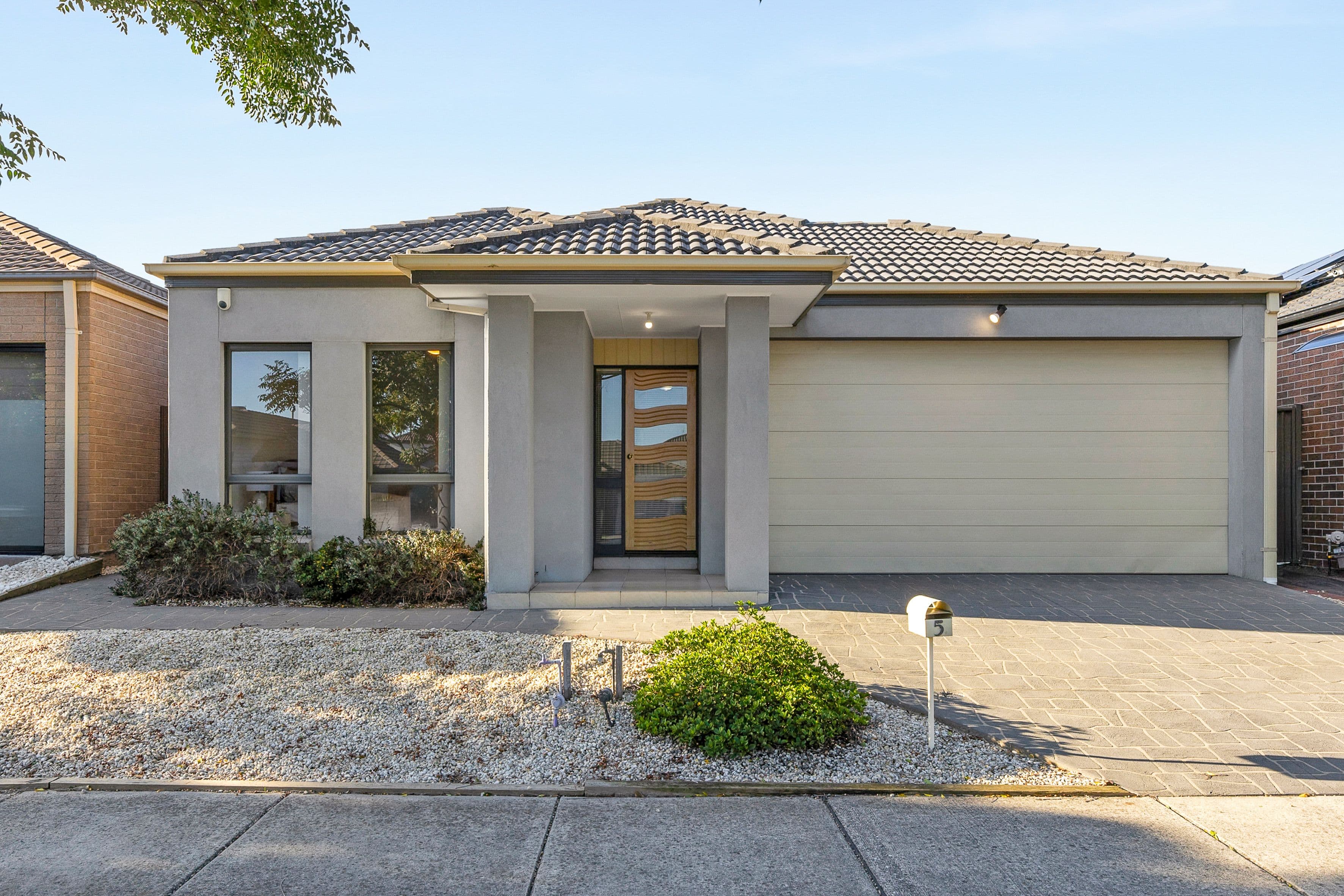5 Clarendon Avenue, Craigieburn VIC 3064, Craigieburn - Image 1
