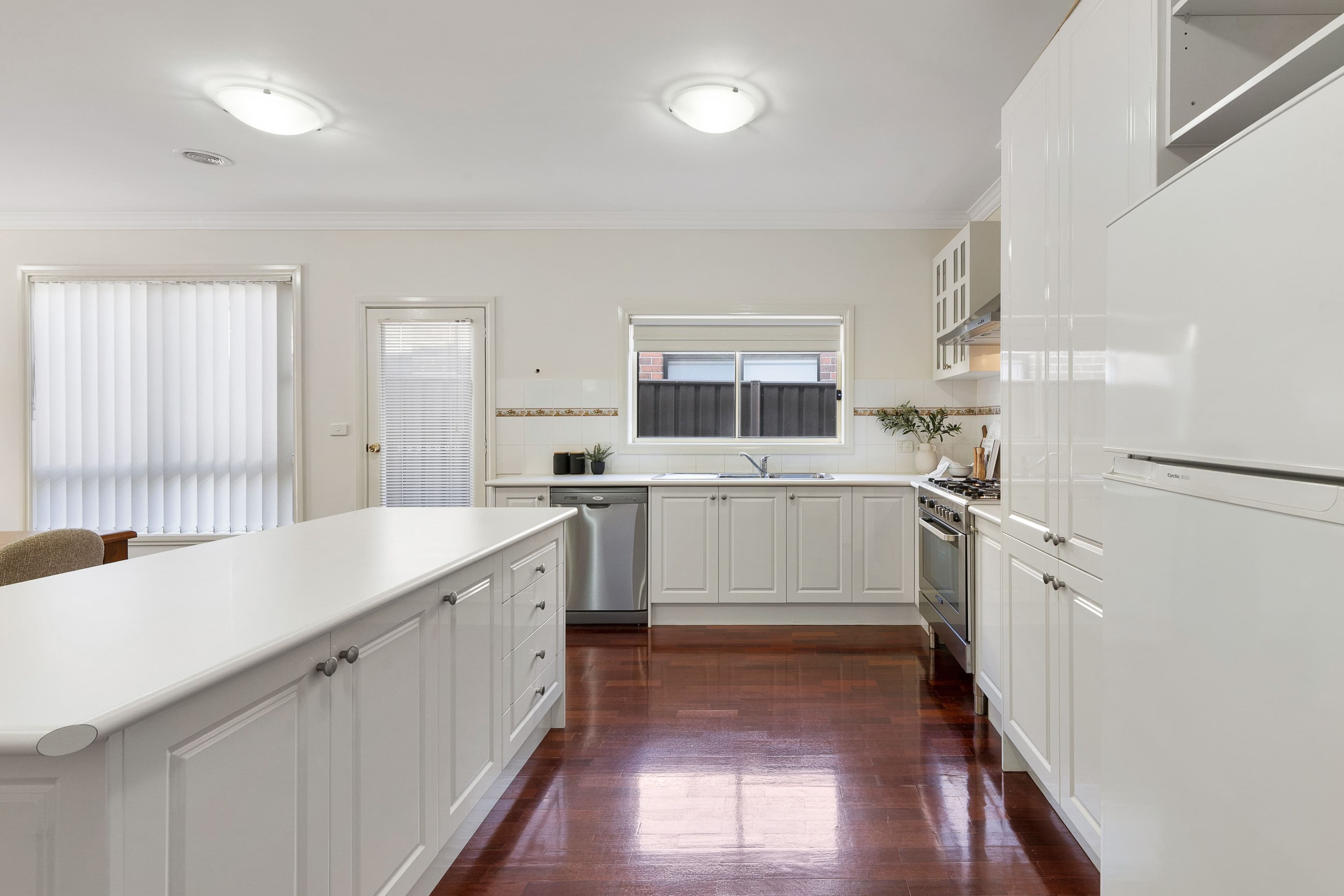5 Clarendon Avenue, Craigieburn VIC 3064, Craigieburn - Thumbnail 3