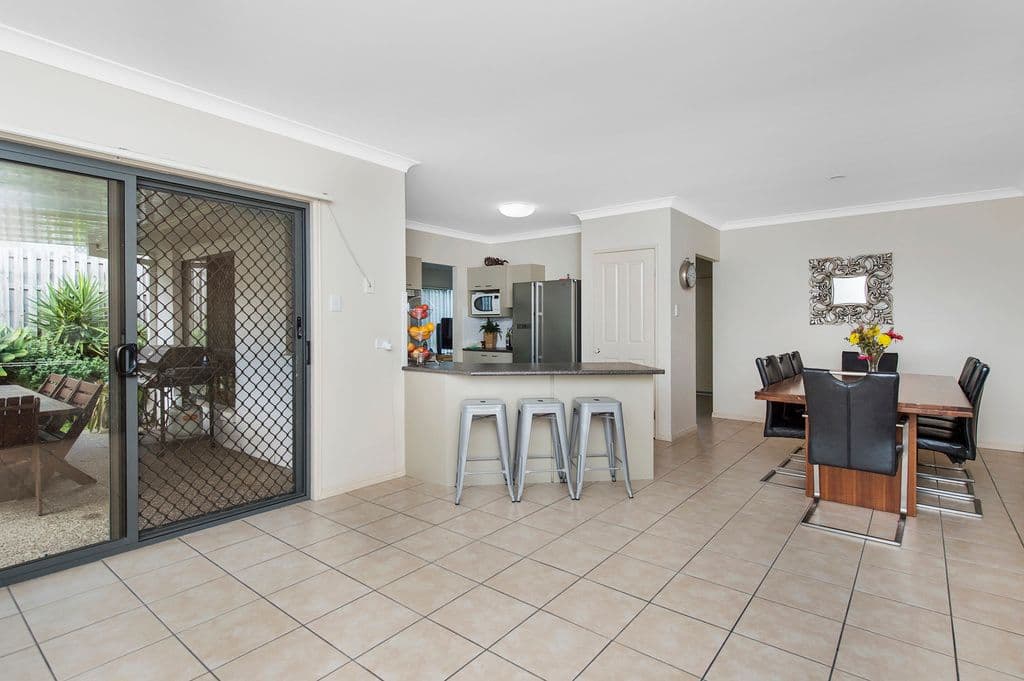10 Donington Drive, Oxenford QLD 4210, Oxenford - Thumbnail 2
