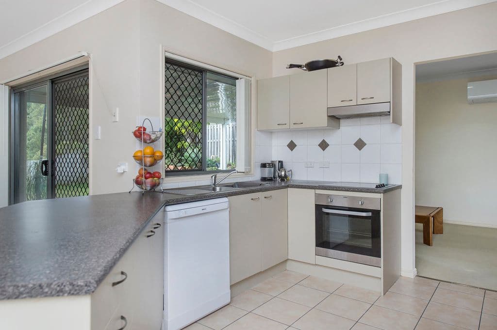 10 Donington Drive, Oxenford QLD 4210, Oxenford - Thumbnail 6