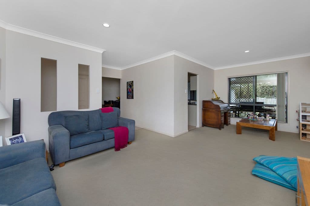 10 Donington Drive, Oxenford QLD 4210, Oxenford - Thumbnail 8