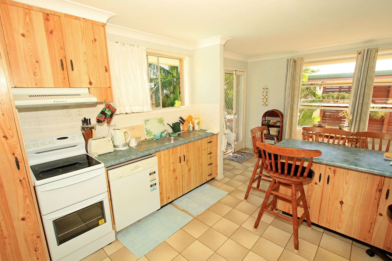 30 Dolphin Crescent, Taranganba QLD 4703, Taranganba - Thumbnail 3