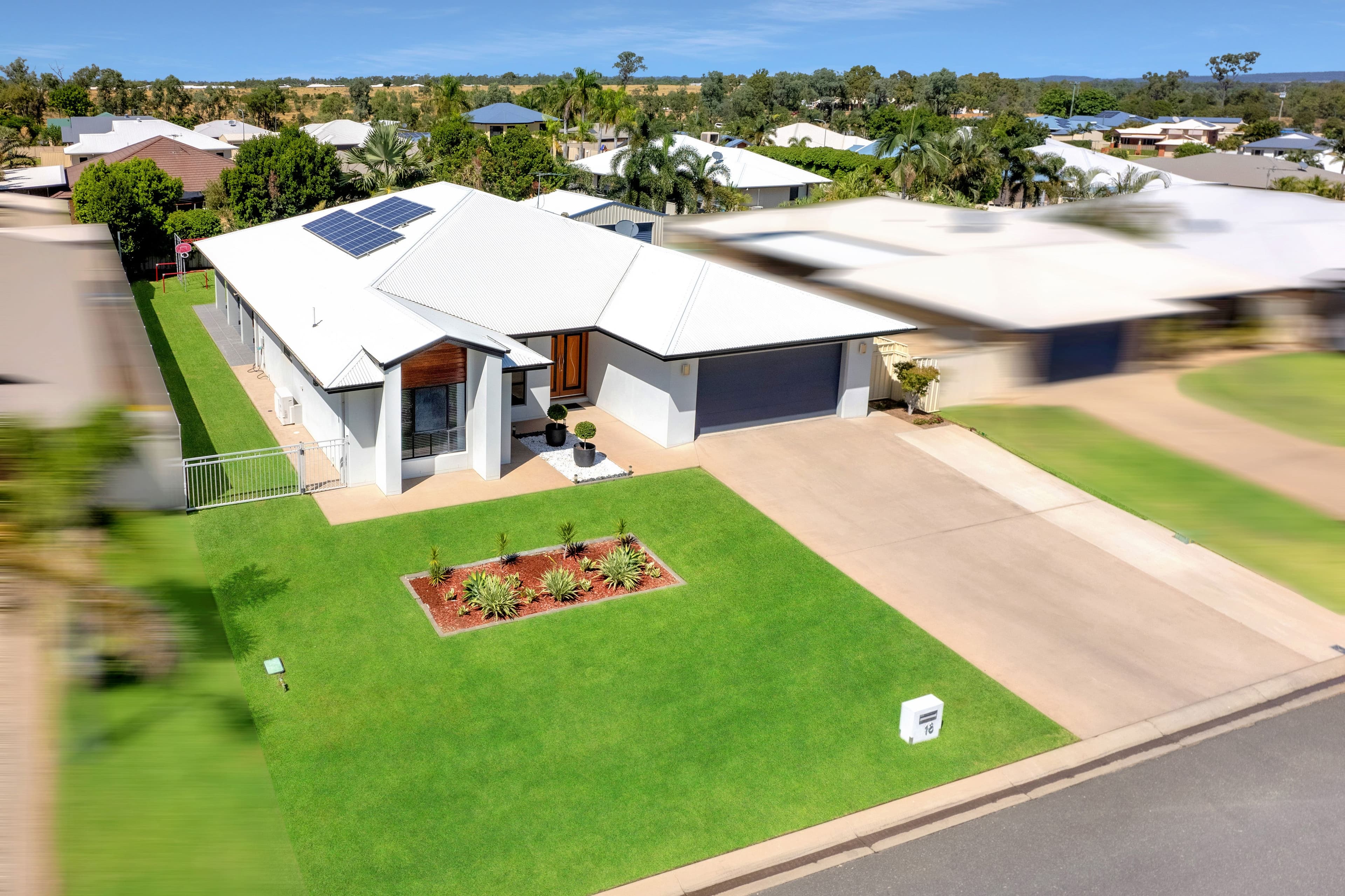 18 Saville Street, Emerald QLD 4720, Emerald - Thumbnail 2