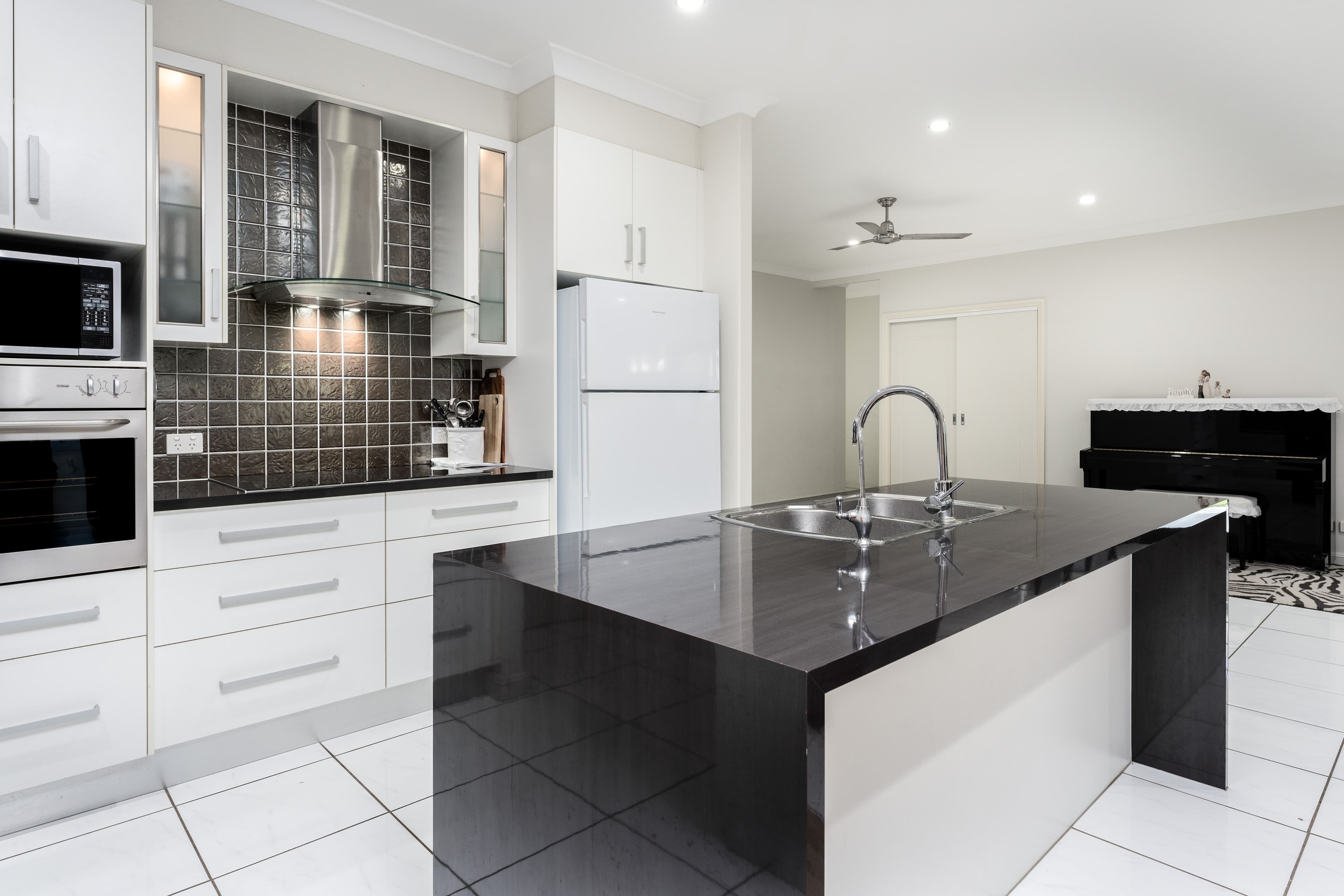 18 Saville Street, Emerald QLD 4720, Emerald - Thumbnail 6