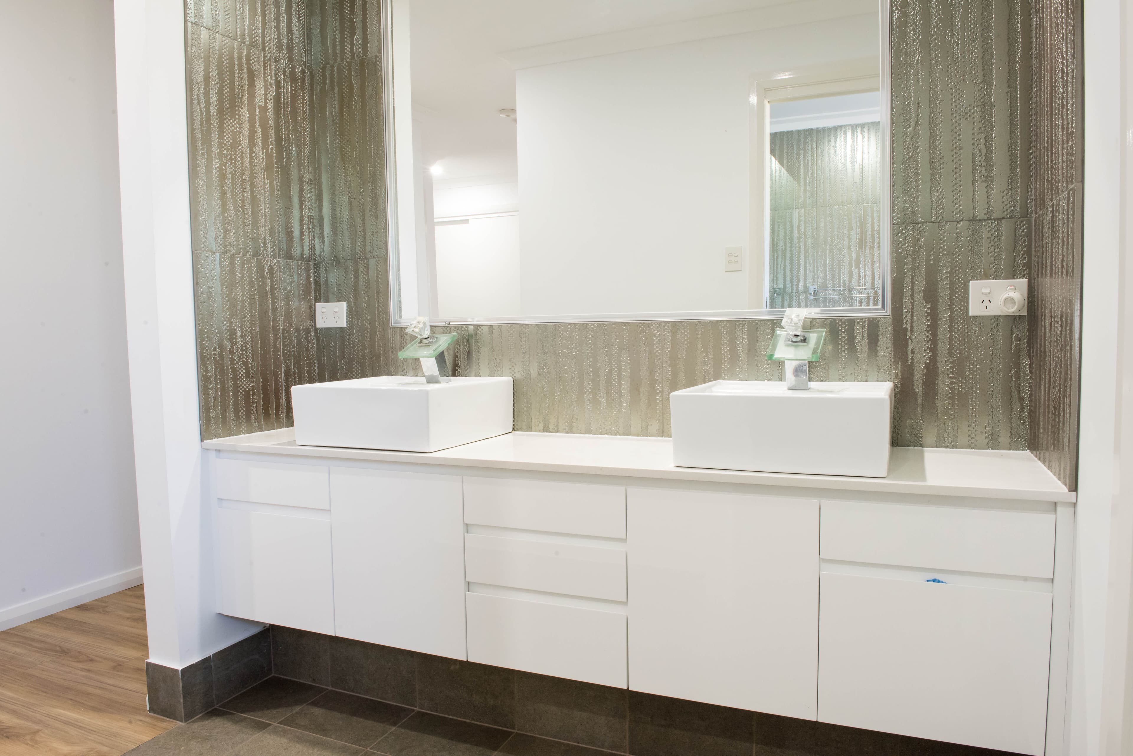 24 Eastern Valley Way, Tallwoods Village - Thumbnail 6