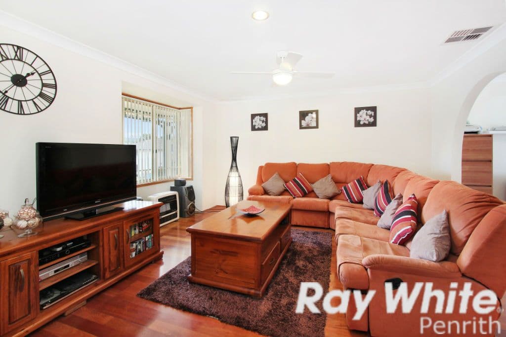17 Barron Field Drive, GLENMORE PARK NSW 2745, Glenmore Park - Thumbnail 2