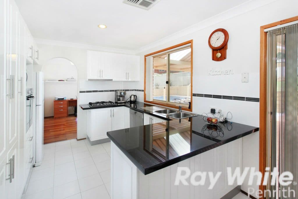 17 Barron Field Drive, GLENMORE PARK NSW 2745, Glenmore Park - Thumbnail 4