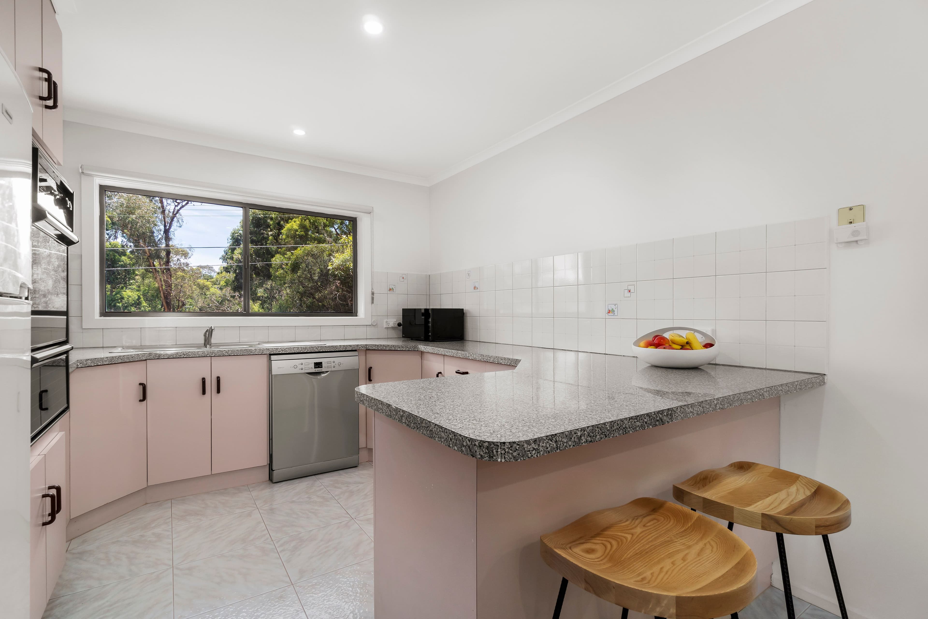 98 Brougham Street, Eltham VIC 3095, Eltham - Thumbnail 3