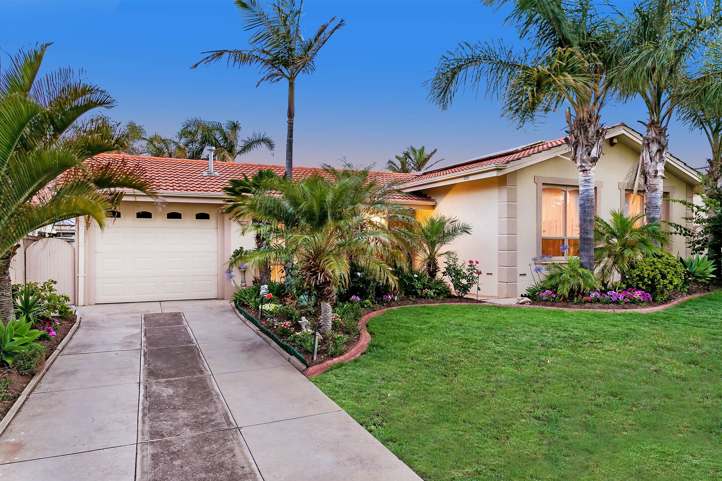 2 Pialba Grove, West Lakes Shore SA 5020, West Lakes Shore - Image 1