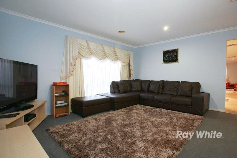 24 Seacombe Place, CRANBOURNE VIC 3977, Cranbourne - Thumbnail 5