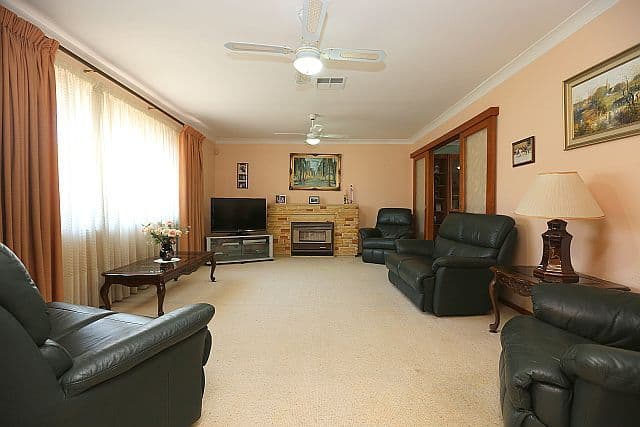 18 Yvonne Crescent, GEORGES HALL NSW 2198, Georges Hall - Thumbnail 2