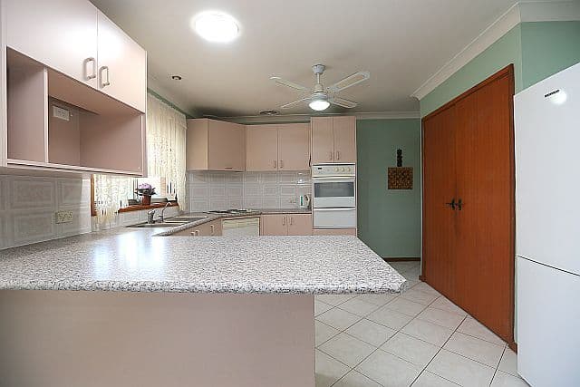 18 Yvonne Crescent, GEORGES HALL NSW 2198, Georges Hall - Thumbnail 3