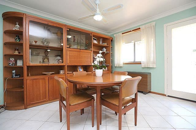 18 Yvonne Crescent, GEORGES HALL NSW 2198, Georges Hall - Thumbnail 4