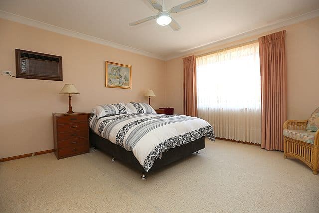 18 Yvonne Crescent, GEORGES HALL NSW 2198, Georges Hall - Thumbnail 6