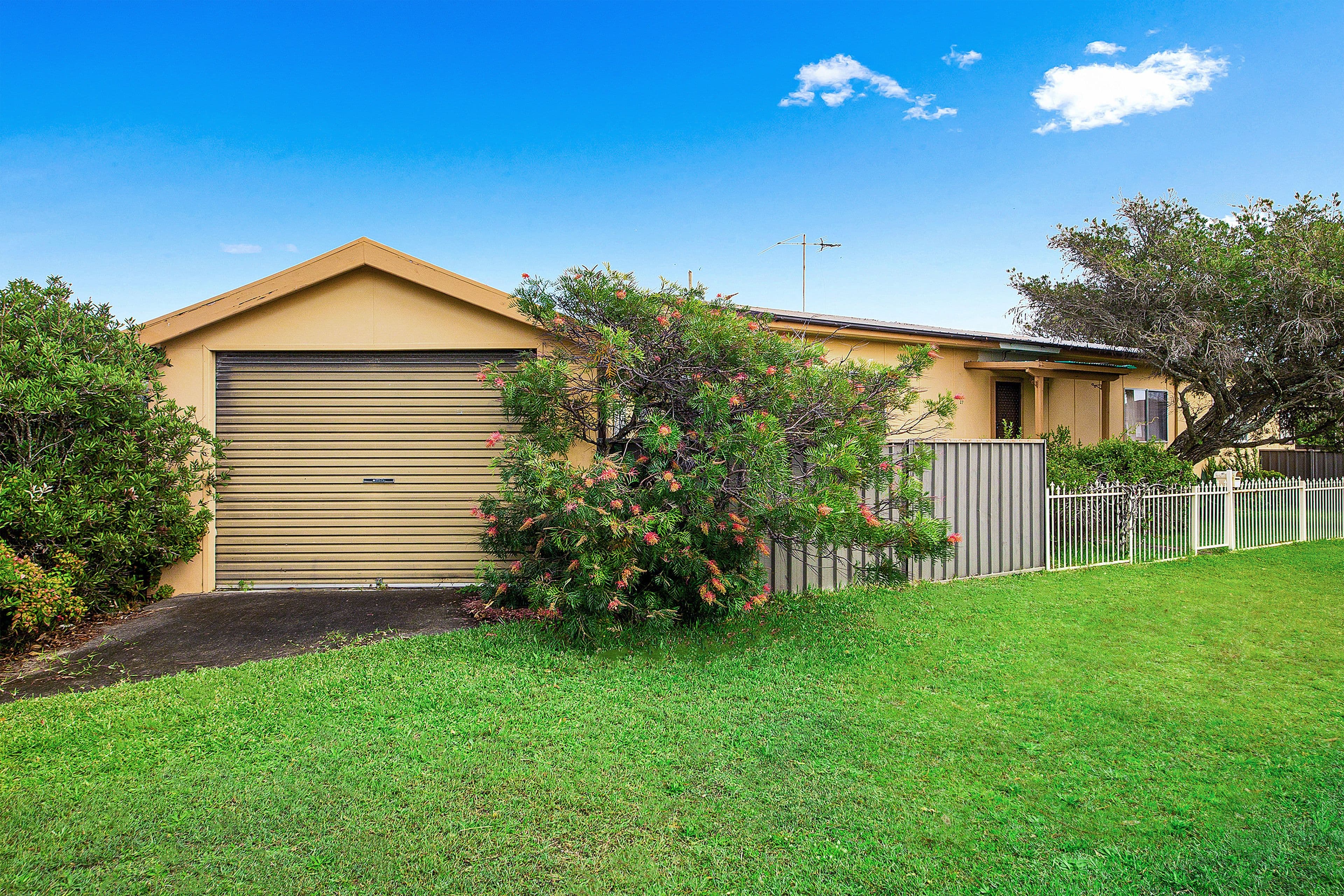 27 Broonarra Street, The Entrance NSW 2261, The Entrance - Thumbnail 2