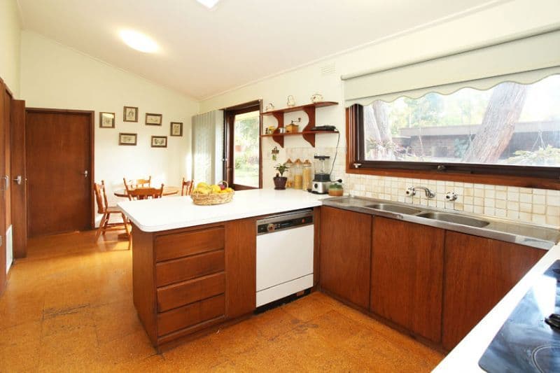 15 Compton Street, GLEN WAVERLEY VIC 3150, Glen Waverley - Thumbnail 2